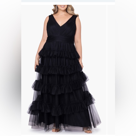 Plus size Betsy and Adam Tiered Mesh Gown (WORN ONCE!!! PERFECT CONDITION) - Picture 2 of 7
